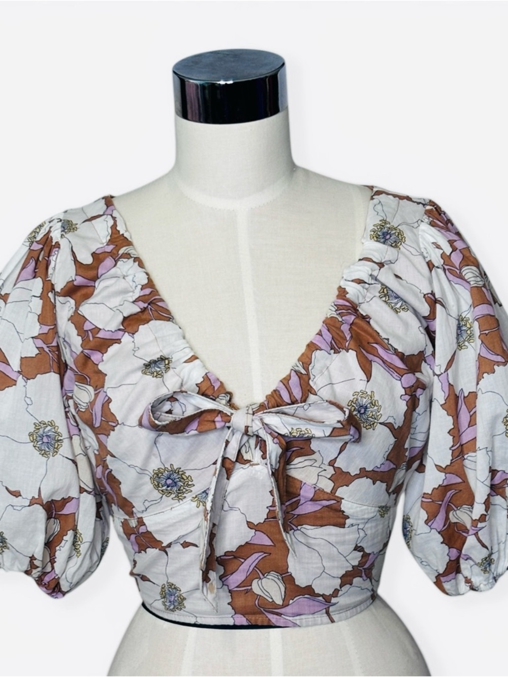 Abercrombie & Fitch White Floral Tie-Front Puff Sleeve Crop Topโ